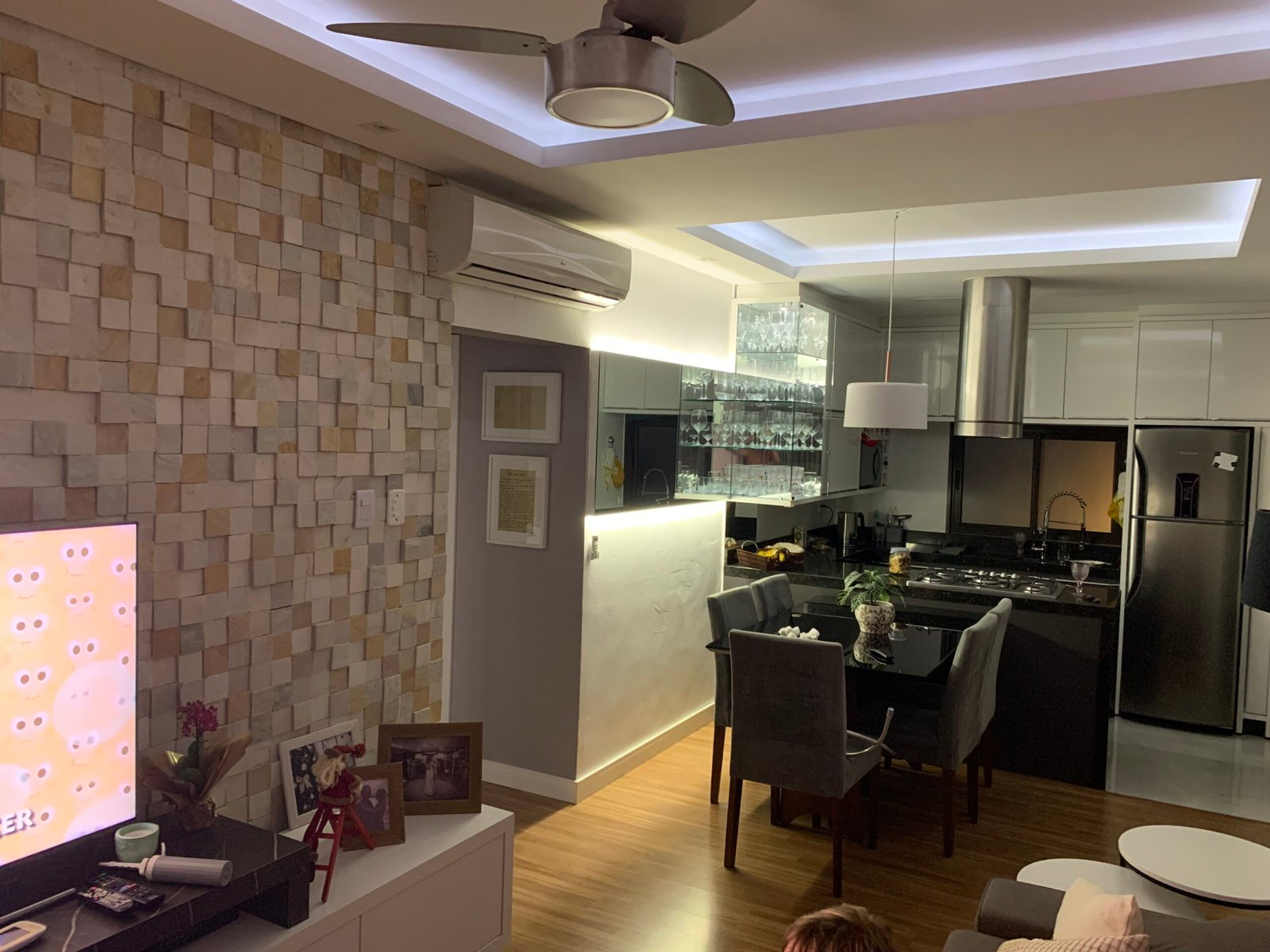 Sala de estar e cozinha