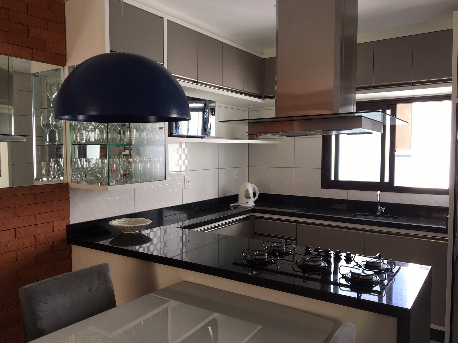 Suíte com cama queen no apartamento padrão 101